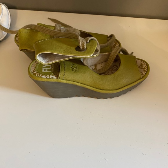 London Fly Sandals - Picture 3 of 4